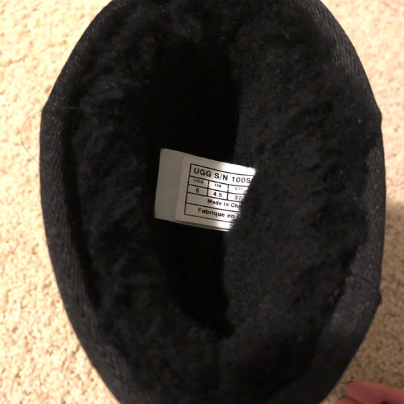 Ugg Classic Short Waterproof Boots size 6 - Picture 8 of 8